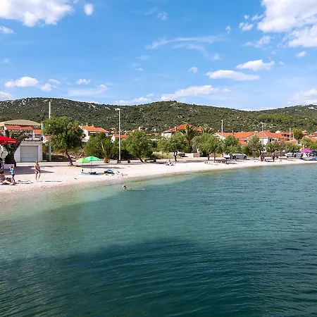 Studio 12637a * Vinišće